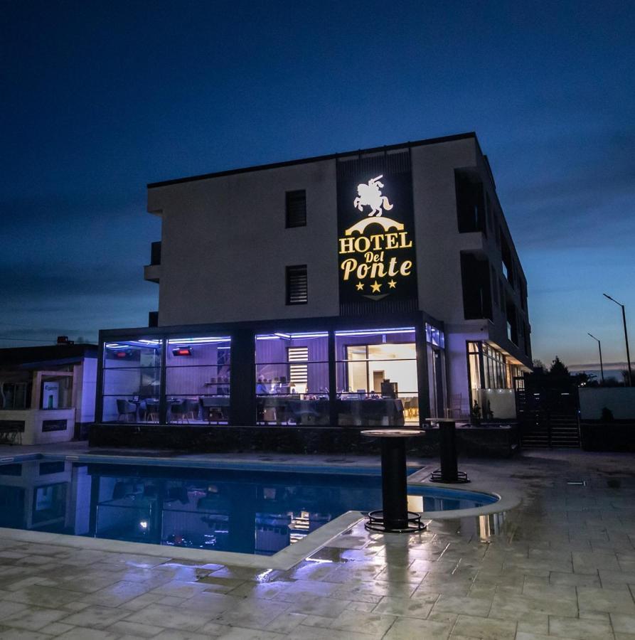 Hotel Del Ponte Targoviste Exterior foto